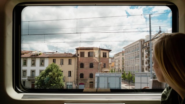 Article thumbnail: Taking the train to a city break is a relaxing way to arrive in Italy (Photo: SolStock/Getty Images)