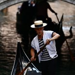 Article thumbnail: Gondoliers maneuver their boat under a bridge on September 3, 2023 in Venice. (Photo by GABRIEL BOUYS / AFP) (Photo by GABRIEL BOUYS/AFP via Getty Images)