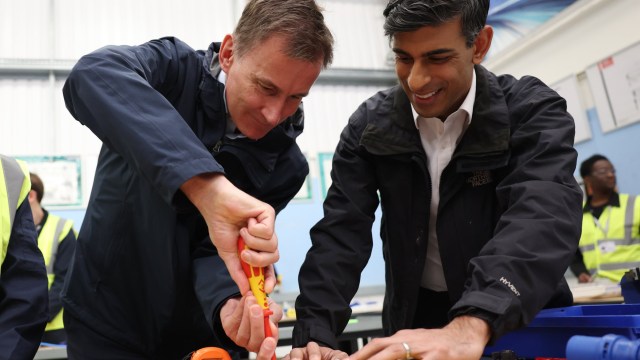 LONDON, ENGLAND - NOVEMBER 20: Britain's Prime Minister Rishi Sunak (R) and Britain's Chancellor of the Exchequer Jeremy Hunt do electrical work during a visit to a college in north London on November 20, 2023 in London, England. (Photo by Daniel Leal-WPA Pool/Getty Images)